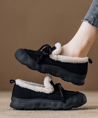 Zapatos planos de piel de vaca beige con forro de lana afelpada