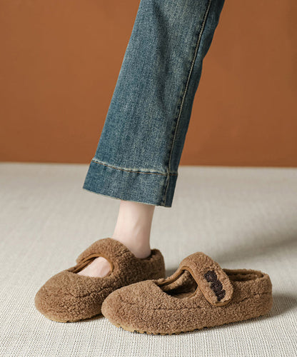 Zapatos planos de piel sintética beige con forro de lana afelpada para mujer