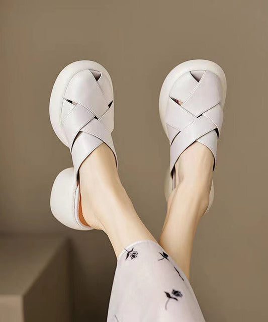 Beige Boutique Slide Sandalen aus dickem Rindsleder mit Aussparungen