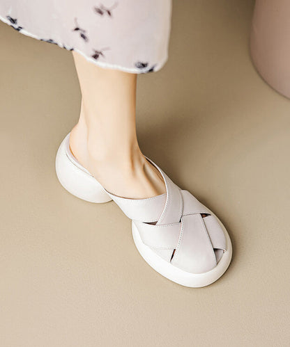 Beige Boutique Slide Sandalen aus dickem Rindsleder mit Aussparungen