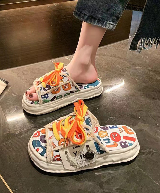 Beige Plateau-Sandalen aus Canvas mit Schnürung und Spleiß