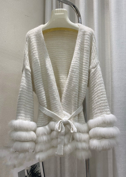 Beigefarbene Strickjacke aus Baumwolle mit Bindegürtel und ausgestellten Ärmeln