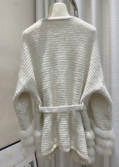 Beigefarbene Strickjacke aus Baumwolle mit Bindegürtel und ausgestellten Ärmeln