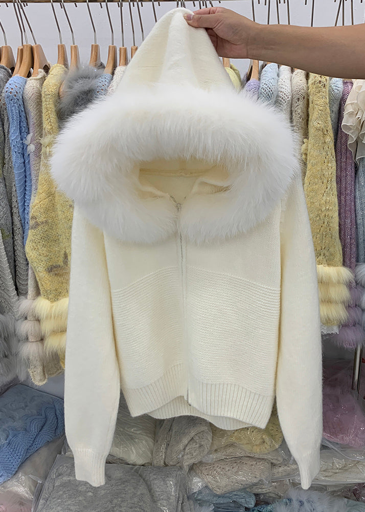 Beige, kuscheliger Strickwintermantel mit Reißverschluss und Fuchskragen