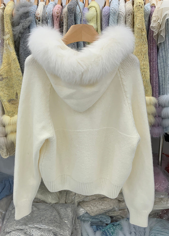 Beige, kuscheliger Strickwintermantel mit Reißverschluss und Fuchskragen