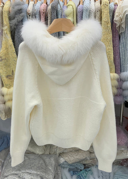 Beige, kuscheliger Strickwintermantel mit Reißverschluss und Fuchskragen