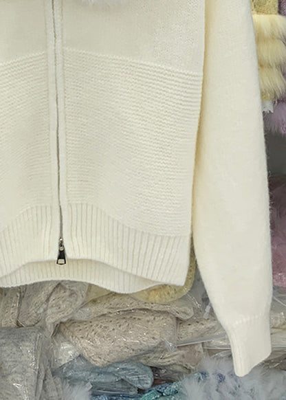 Beige, kuscheliger Strickwintermantel mit Reißverschluss und Fuchskragen