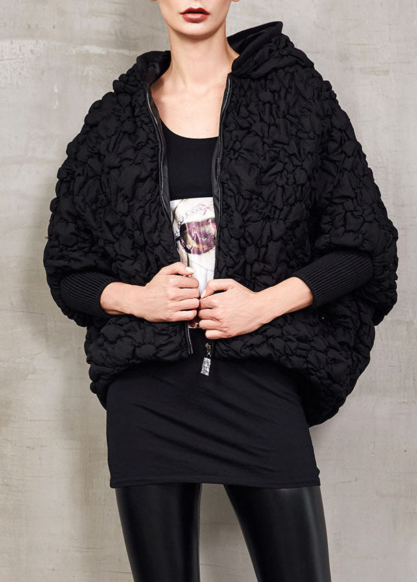 Schwarze Fledermausflügelärmel Entendaunen Pufferjacke mit Kapuze für den Winter