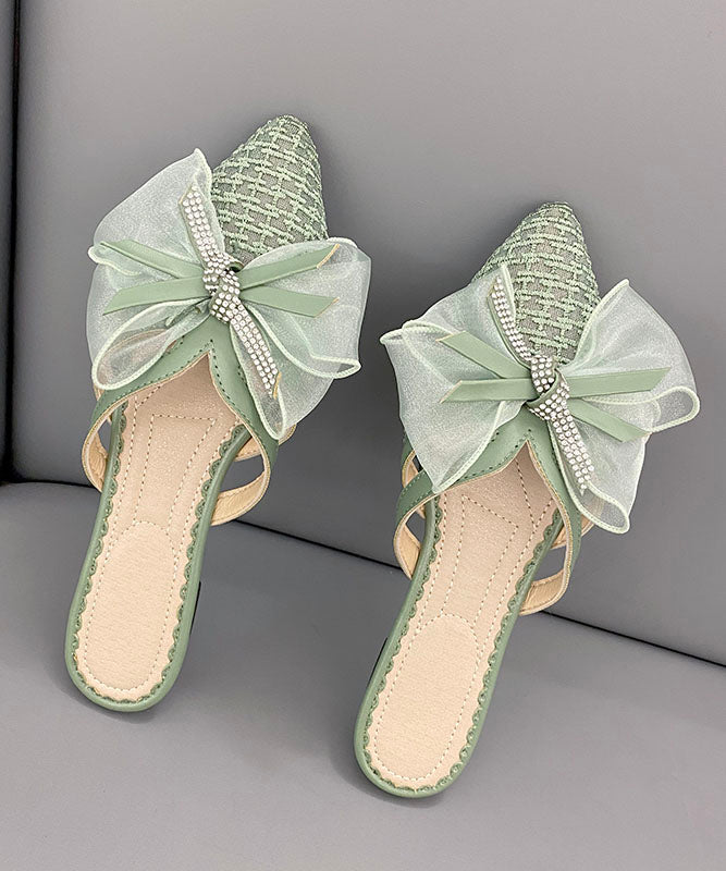Schwarze, atmungsaktive Slide-Sandalen mit spitzer Zehenpartie aus Tüll