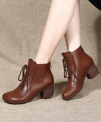 Schwarze, klobige Schnürstiefel aus Rindsleder mit bequemen Ziernähten