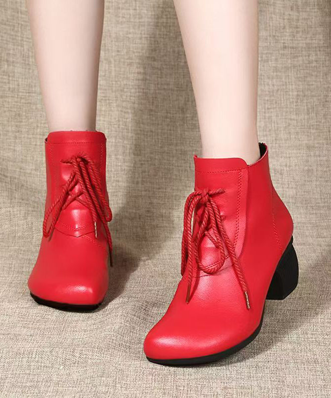 Schwarze, klobige Schnürstiefel aus Rindsleder mit bequemen Ziernähten