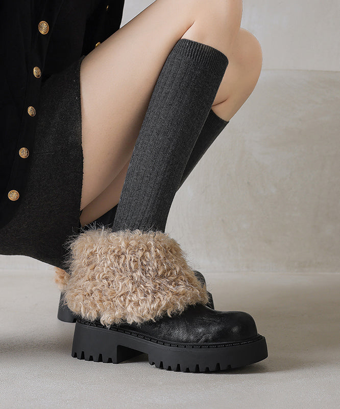 Schwarze, klobige Stiefel aus Rindsleder mit flauschigem Wollfutter