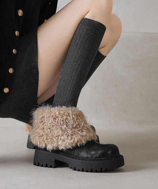 Schwarze, klobige Stiefel aus Rindsleder mit flauschigem Wollfutter