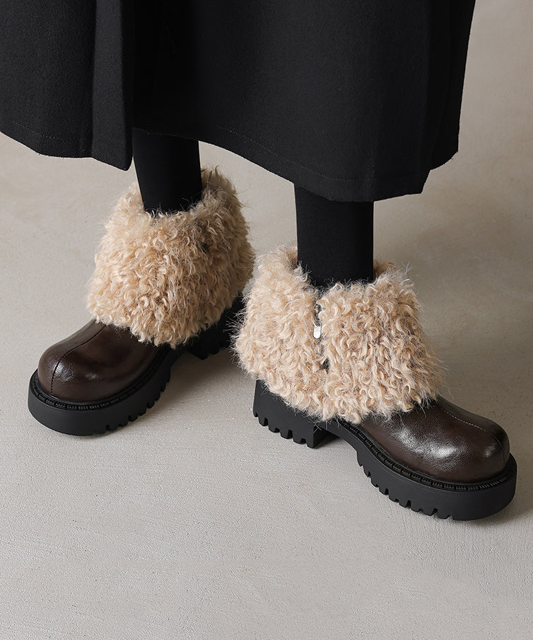 Schwarze, klobige Stiefel aus Rindsleder mit flauschigem Wollfutter