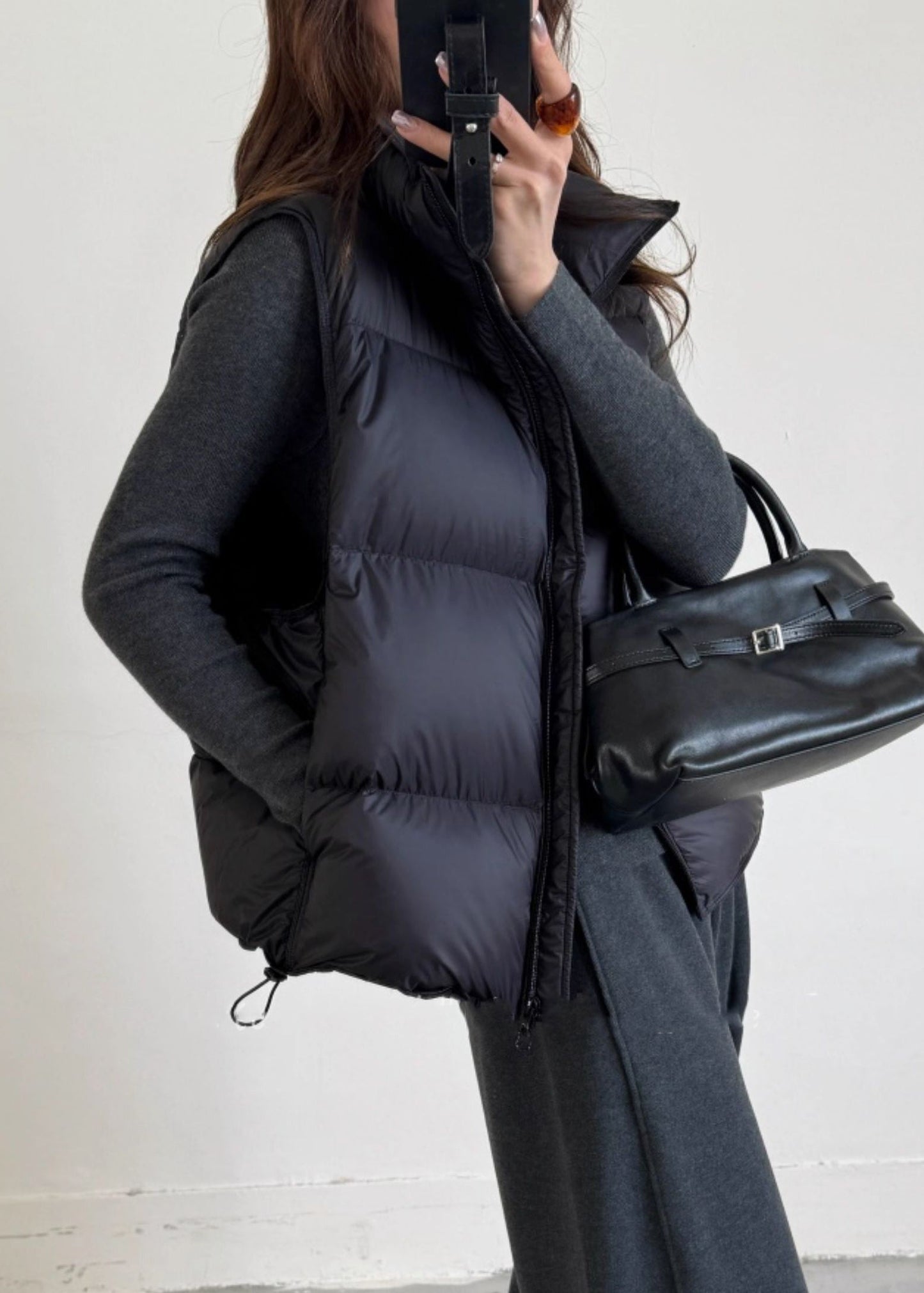 Chaleco de invierno de plumón de pato liso con cordón negro y cremallera