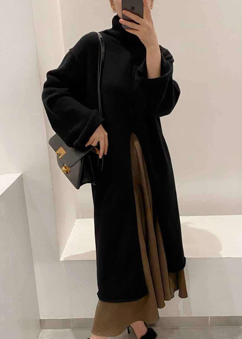 Schwarzer, vorne offener, einfarbiger Strickpullover mit Rollkragen, Winterkleid