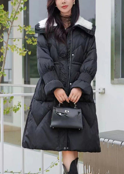 Schwarzer Maxi-Parka mit Pelzkragen, Taschen, elastischem Bund und Winterteil