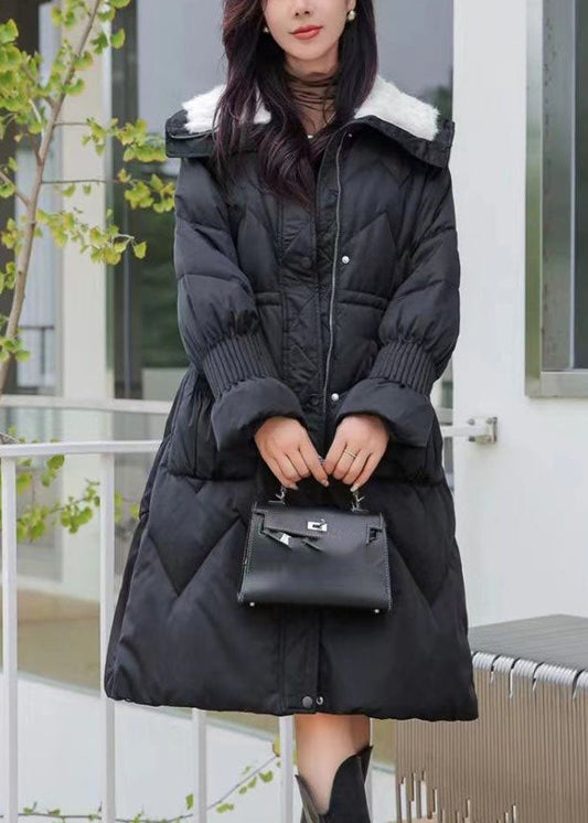 Schwarzer Maxi-Parka mit Pelzkragen, Taschen, elastischem Bund und Winterteil