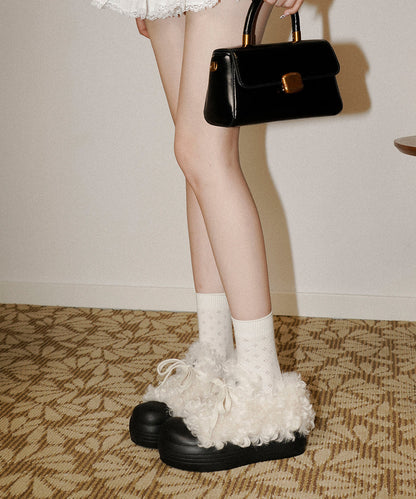 Schwarze, flauschige, wollgefütterte Plateau-Schuhe aus Kunstleder für flache Füße