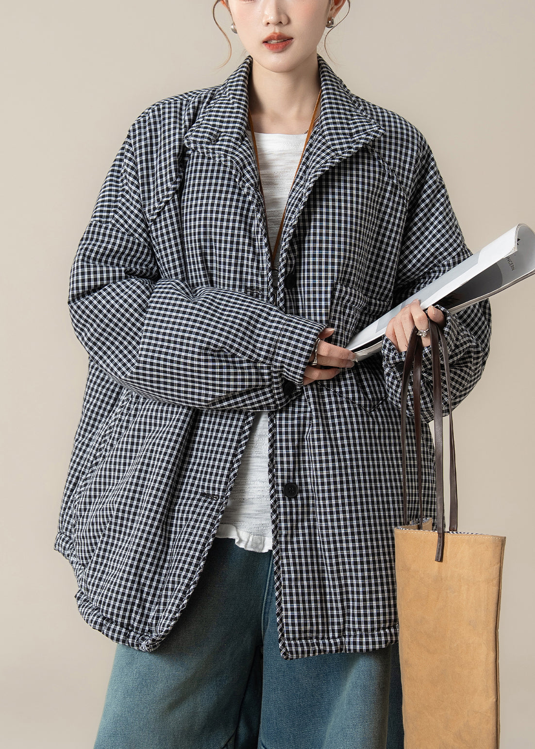 Warme Parkas mit schwarzen Taschen und Knöpfen und langen Ärmeln