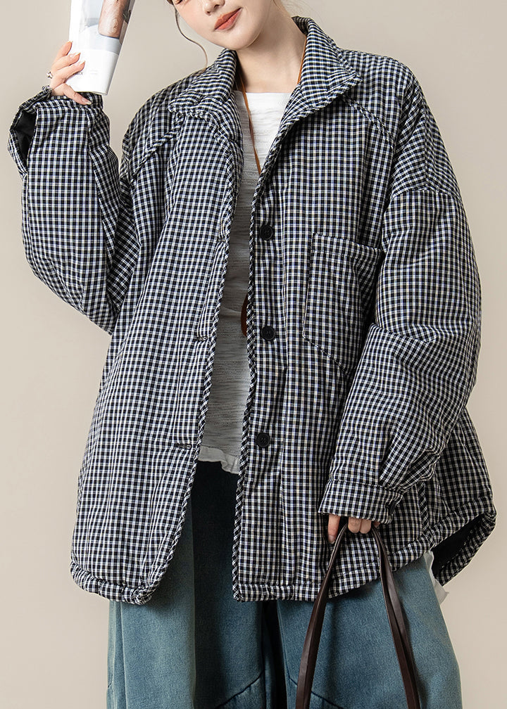 Warme Parkas mit schwarzen Taschen und Knöpfen und langen Ärmeln