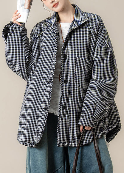 Warme Parkas mit schwarzen Taschen und Knöpfen und langen Ärmeln