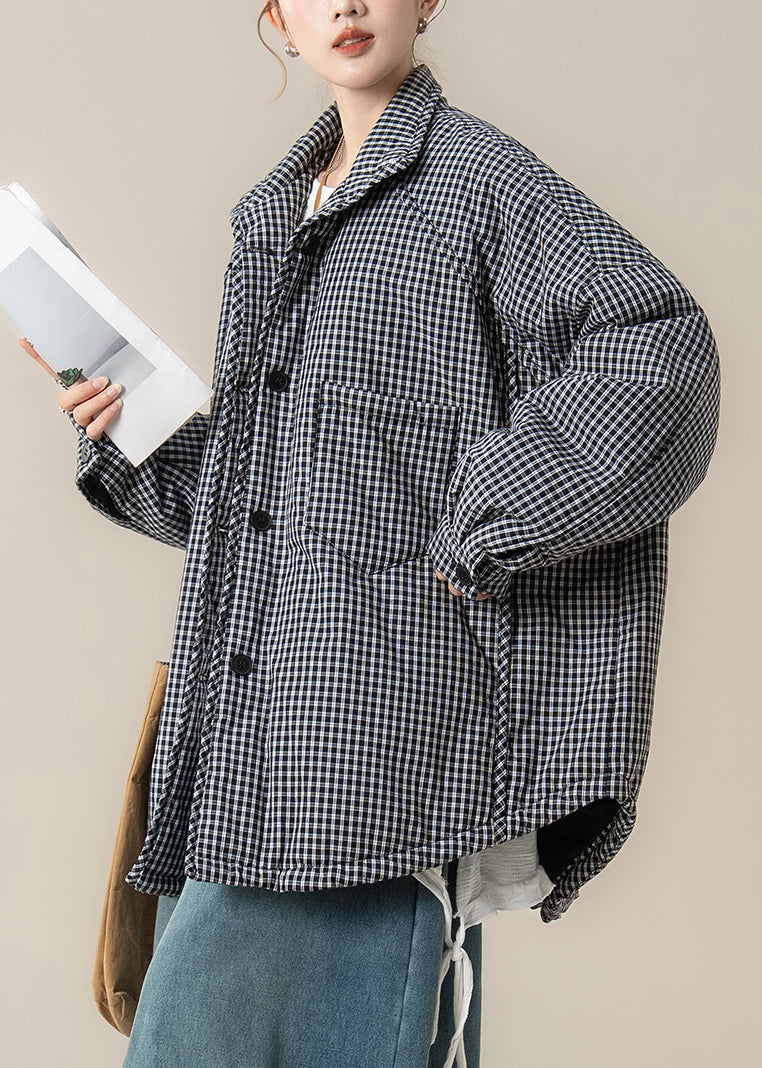 Warme Parkas mit schwarzen Taschen und Knöpfen und langen Ärmeln