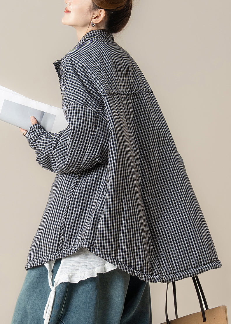 Warme Parkas mit schwarzen Taschen und Knöpfen und langen Ärmeln