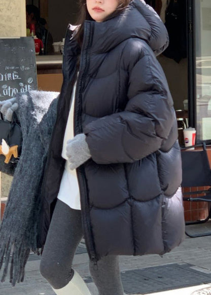 Abrigo acolchado de invierno con capucha y bolsillos negros con cordón y plumón de pato