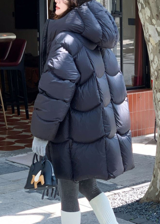 Abrigo acolchado de invierno con capucha y bolsillos negros con cordón y plumón de pato