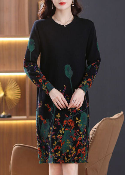 Vestido midi de punto acogedor con estampado negro, cuello redondo y manga larga