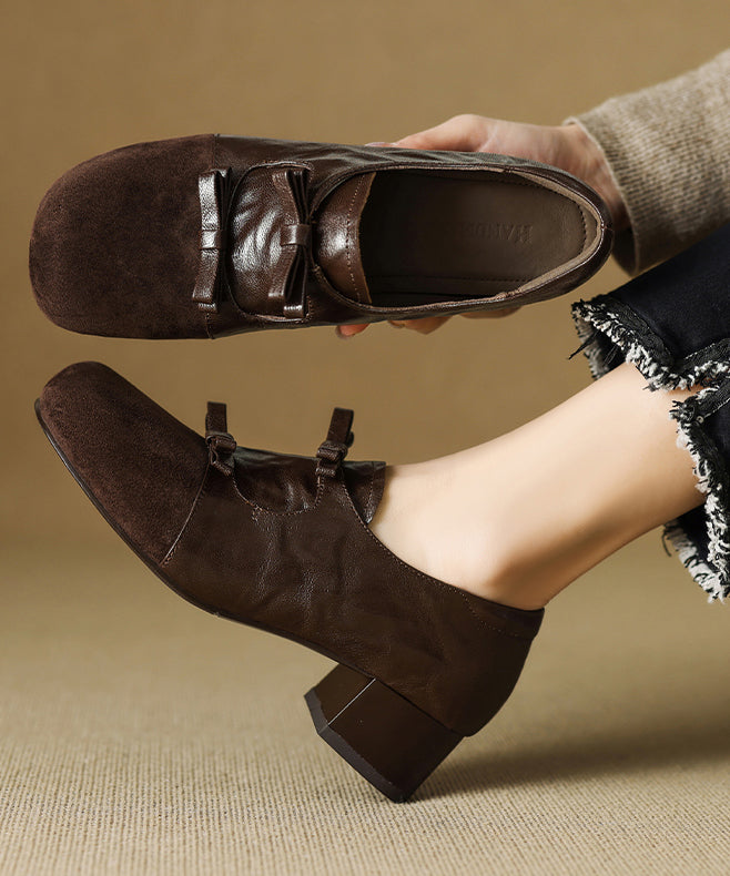 Schwarze, klobige High Heels aus Schaffell mit Wildleder-Schleife