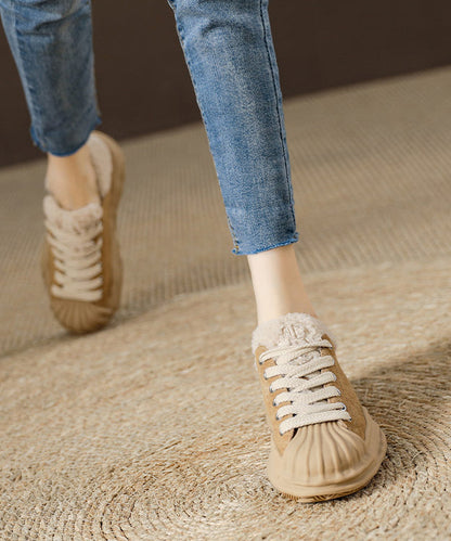 Schwarze Wildleder-Schnürschuhe mit flauschigem Wollfutter