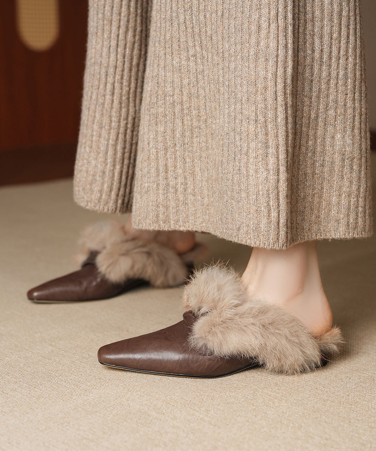 Zapatos planos negros de piel de vaca para mujer, cómodos y con entretela, forrados de lana afelpada.