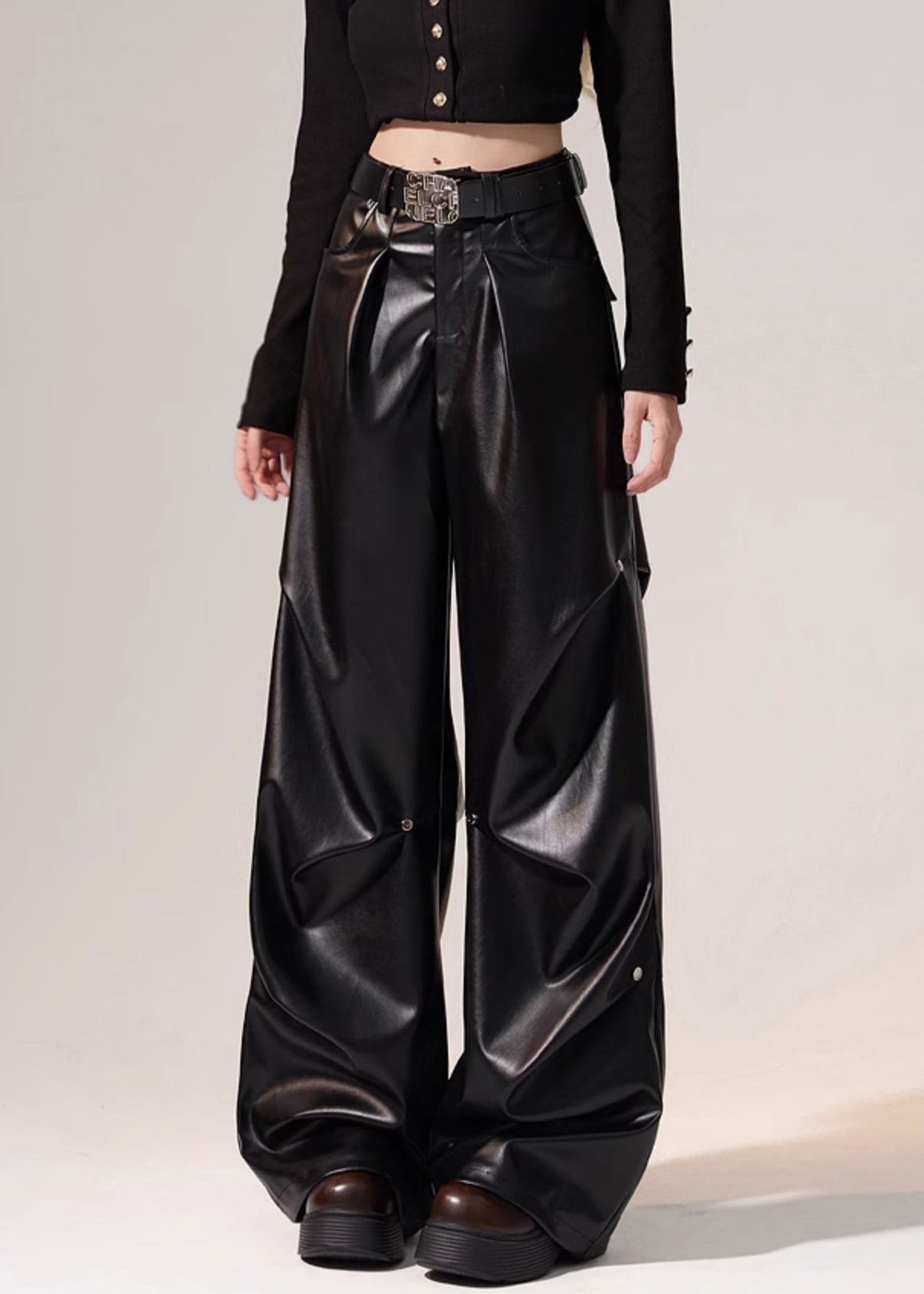 Schwarze, knitterige, hochtaillierte, warme Fleecehose mit weitem Bein für den Winter