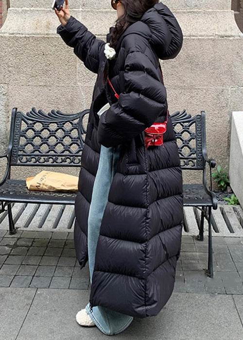 Abrigo acolchado extragrande de plumón de pato con capucha y cordón ajustable y cremallera negra