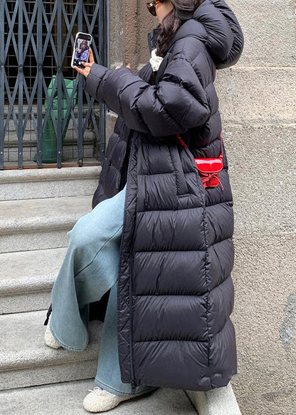 Abrigo acolchado extragrande de plumón de pato con capucha y cordón ajustable y cremallera negra