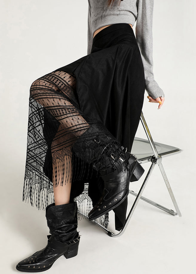 Schwarzer asymmetrischer Rock aus Kunstwildleder mit Reißverschluss und Quasten aus Spitze