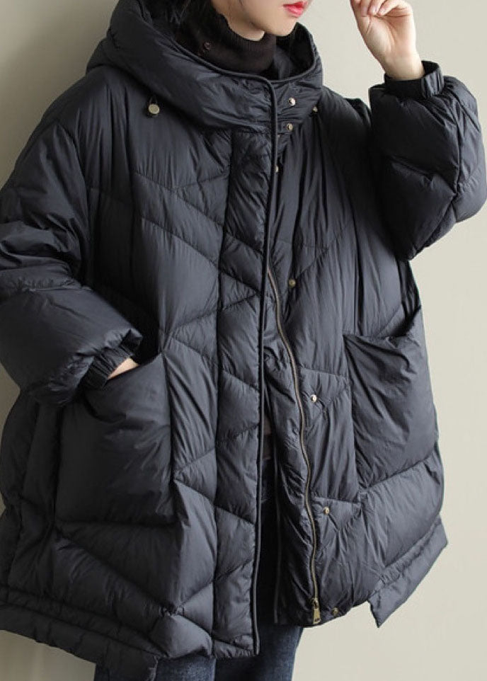 Schwarze, lockere Winter-Daunenjacke mit Reißverschluss und Knopf