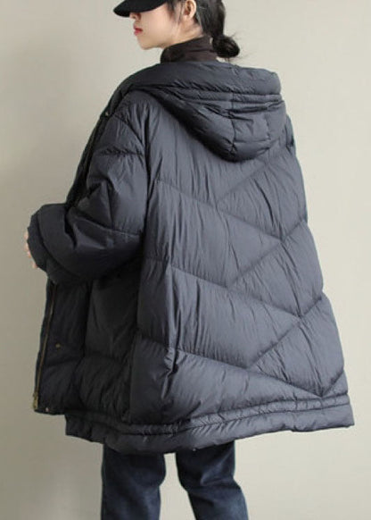 Schwarze, lockere Winter-Daunenjacke mit Reißverschluss und Knopf