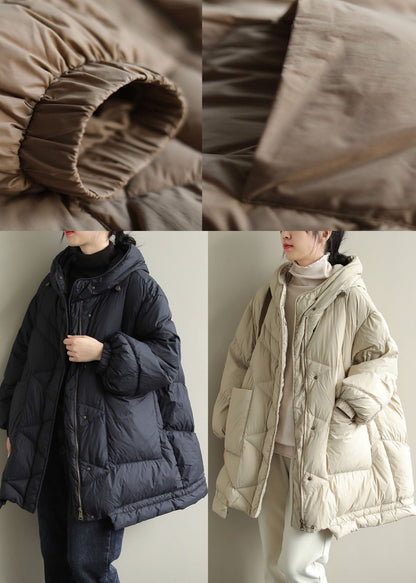 Schwarze, lockere Winter-Daunenjacke mit Reißverschluss und Knopf