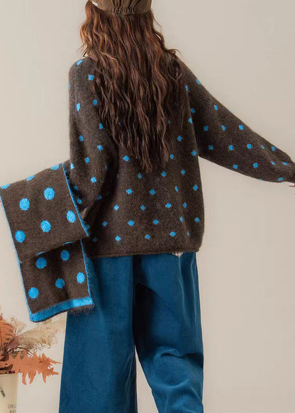 Kuscheliger Schal mit blauen Punkten, Strickmäntel mit Rundhalsausschnitt