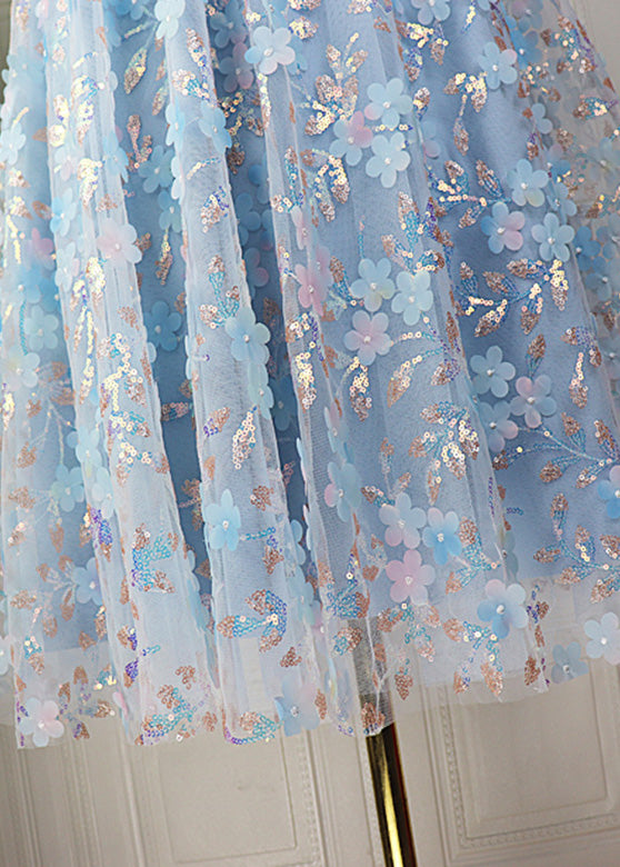 Blauer Maxirock aus Tüll mit Blumenstickerei und elastischer Taille