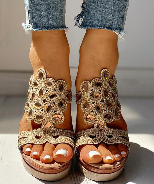 Blaue Edelstein-Sandalen mit hohem Keilabsatz aus Kunstleder 2022 mit Peep-Toe-Schiebe