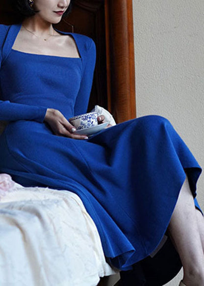 Blaues Strickkleid in A-Linie mit quadratischem Kragen und extra großem Saum