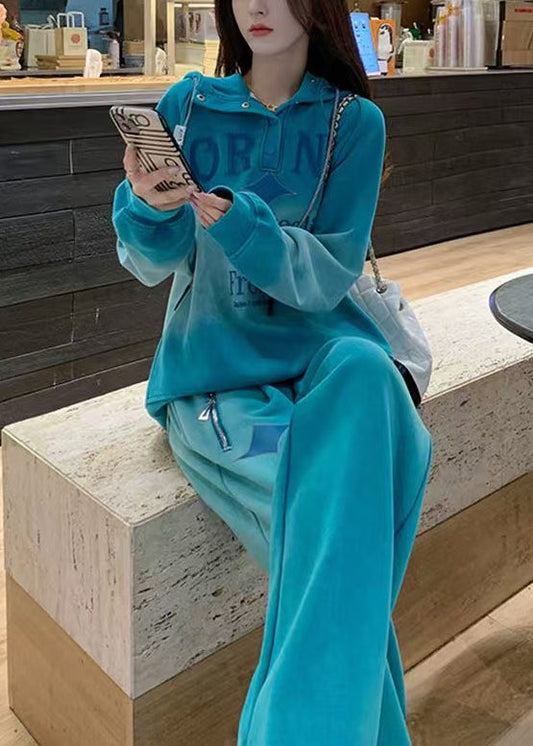 Zweiteiliges Set aus blauem Sweatshirt und Hose mit Buchstabenmotiv, warmem Fleece und Kapuze