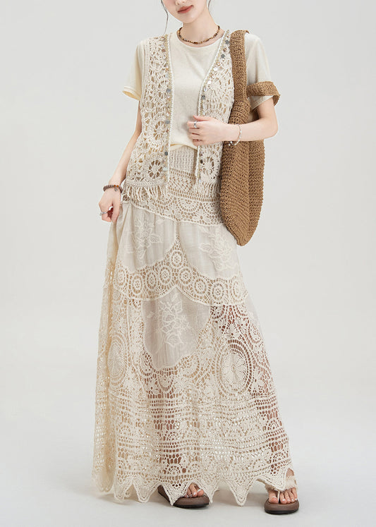 Sommerliches Set aus Weste, Rock und Rock mit aprikosenfarbenem Lochmuster und Blumenmuster