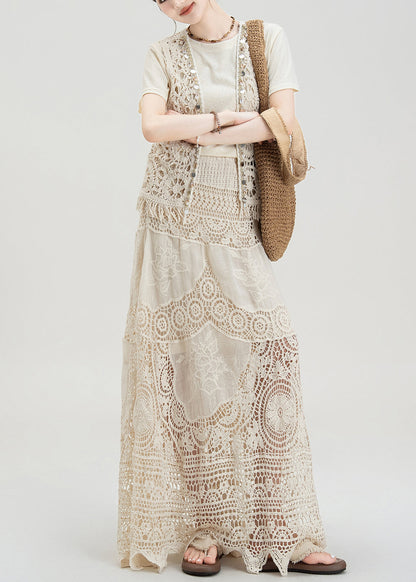 Sommerliches Set aus Weste, Rock und Rock mit aprikosenfarbenem Lochmuster und Blumenmuster