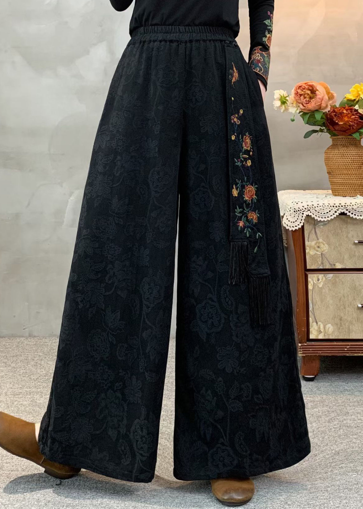 Schwarze Boho-Hose aus Jacquard-Baumwolle mit elastischem Bund und Taschen für den Herbst