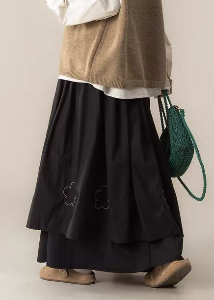 Boho-Rock aus schwarzer, bestickter Baumwolle im Lagenlook für den Frühling